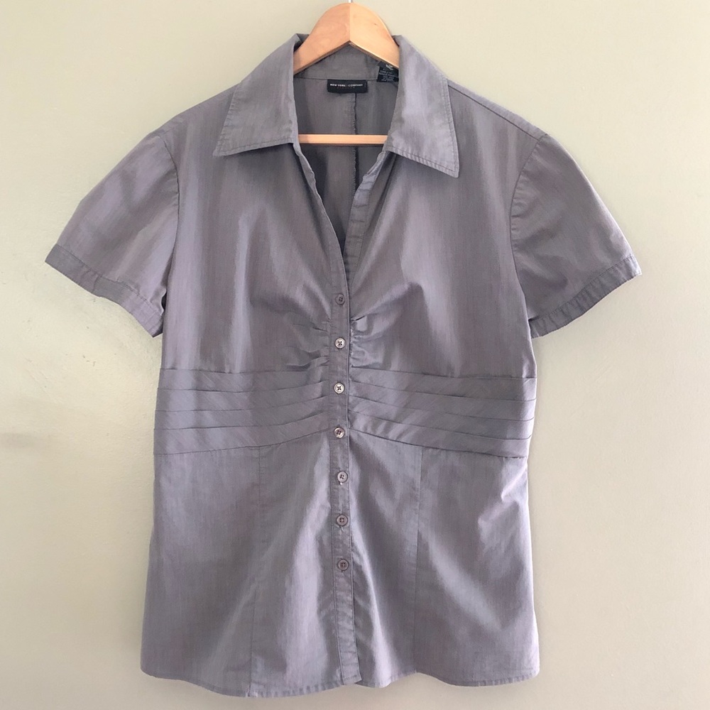 NY&CO Stretch Short Sleeve Gray Button Like New 18